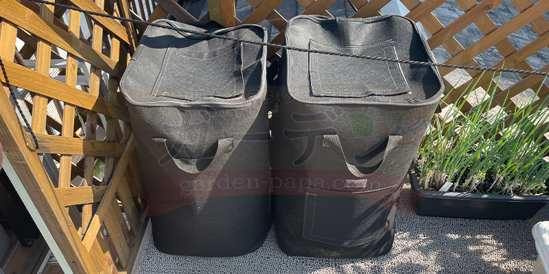 コンポストが二つ並んでいる写真