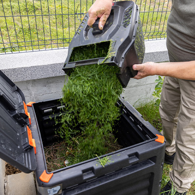 コンポストの種類を家庭菜園初心者向けに解説。設置場所別の特徴や選び方、プランター栽培に向いているコンポストをわかりやすく紹介します。 密閉型コンポスト